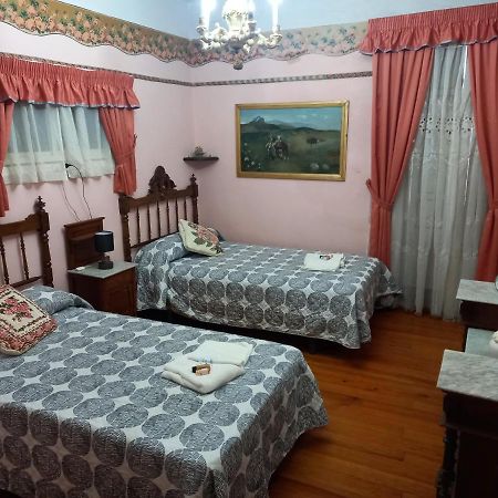 El Bordon De La Casa Batallon Sarria Eksteriør billede